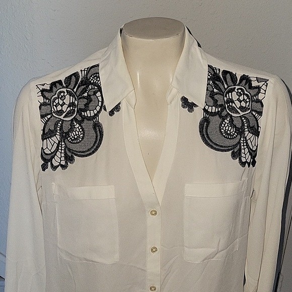 EXPRESS Embroidered Blouse Button Down Shirt Long Sleeve Career Top M designer