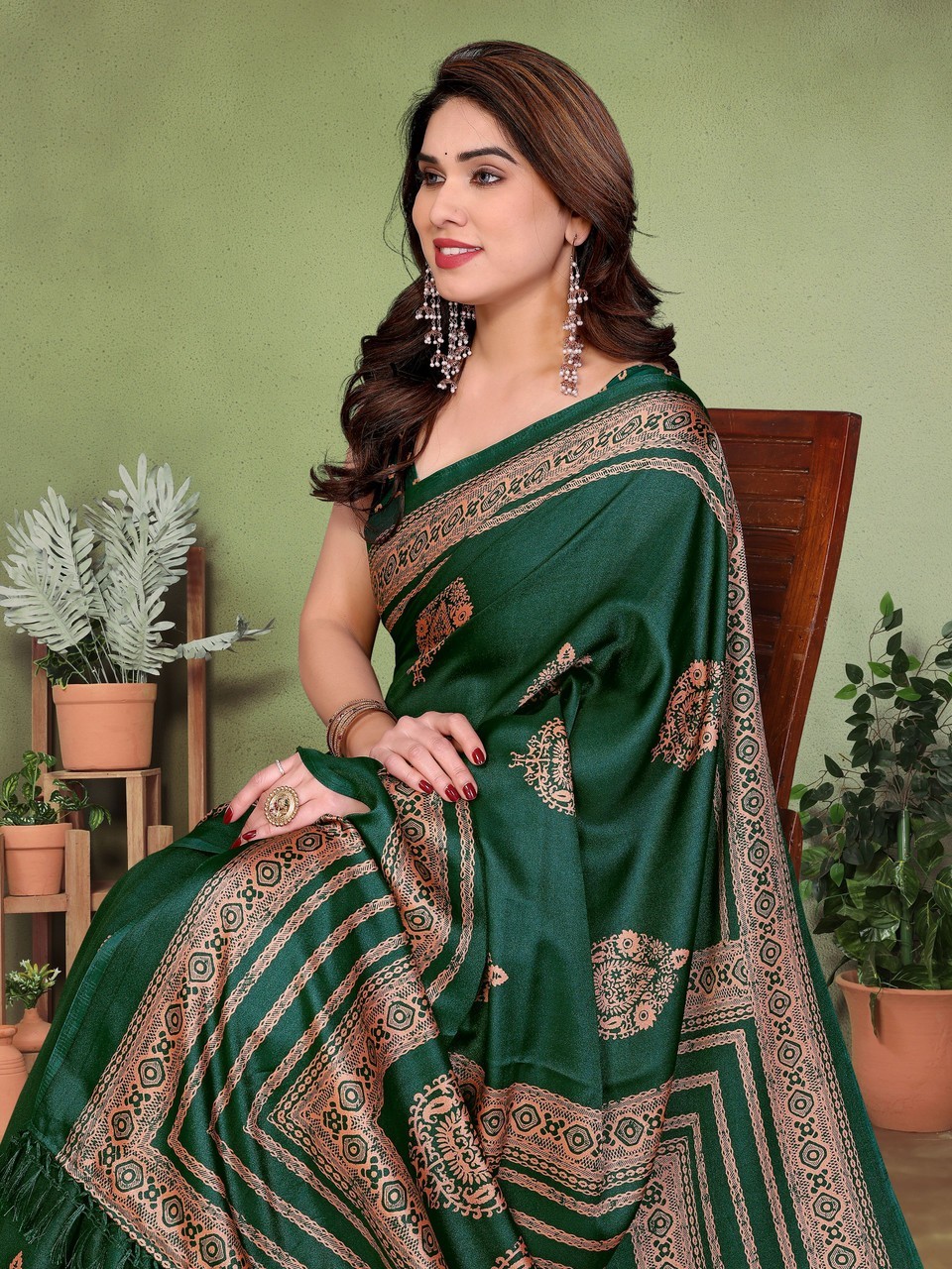 Printed, Blocked Printed Daily Wear Chiffon, Georgette Saree (Dark Green)