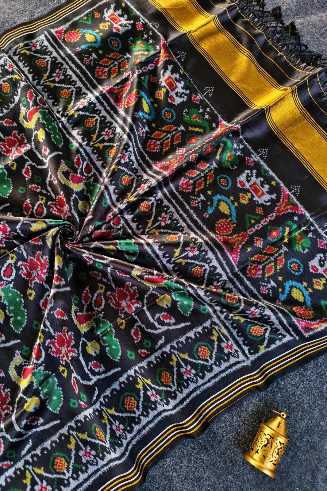 Women Black Soft Patola Silk Saree With Ikkat Print & Unstitched Blouse Piece