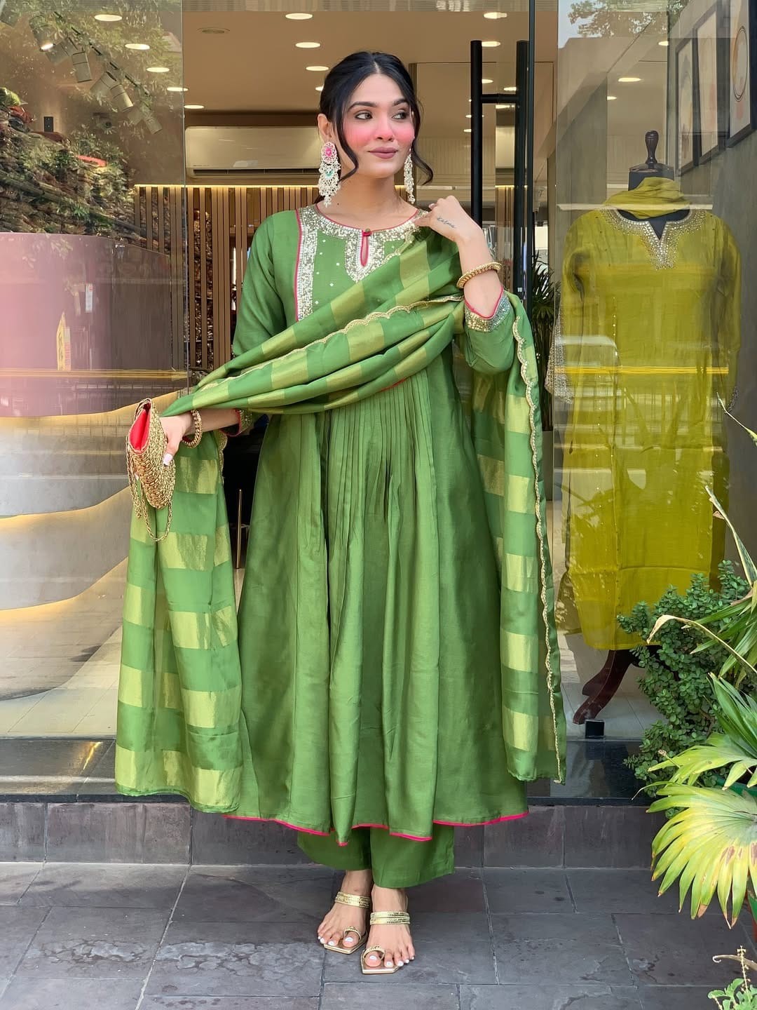 Women’s Maheshwari Silk 3 Piece Suit Set Banarasi Dupatta Embroidered Kurta