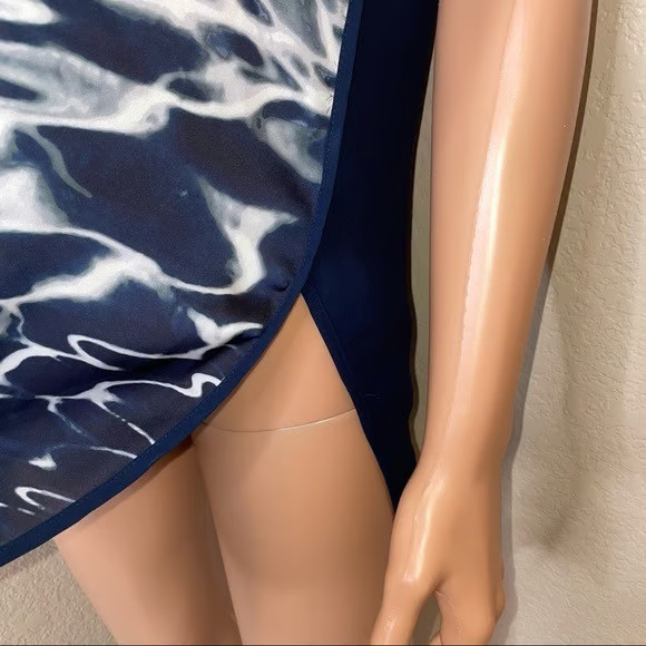 Vince Camuto blue water wave flowy sleeveless blouse SZ SM