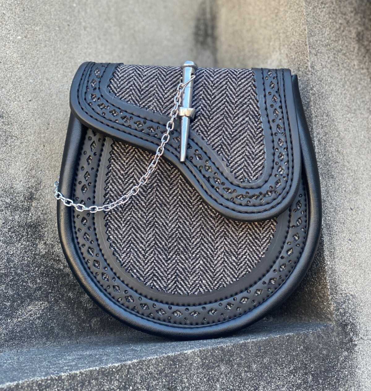 Men’s Scottish Grey Tweed Black Leather Sporran with Pin Lock & Chain Belt
