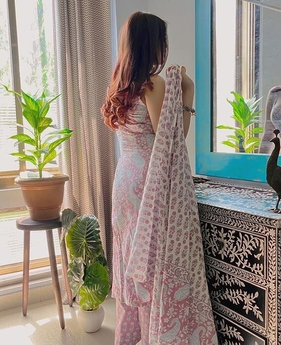 Rayon Printed Sleeveless Straight Kurta and Pant Set with Dupatta
