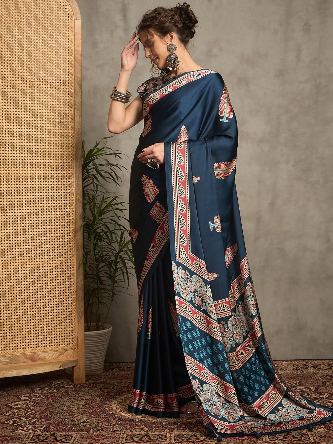 Women’s Pure Crepe Striped Printed Saree With Unstitched Blouse Piece