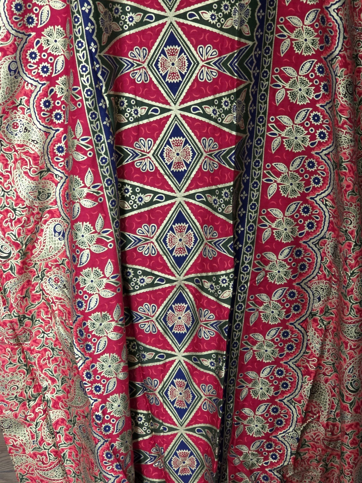 *NEW* Gorgeous Large Balinese RED Cotton Sarong Indonesian Womens 76″ x 43″