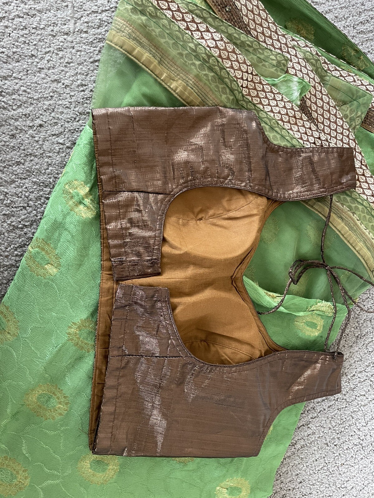 Green Sheer Saree/Sari Gold Sparkly Design On Each Side About 63″ x 175″
