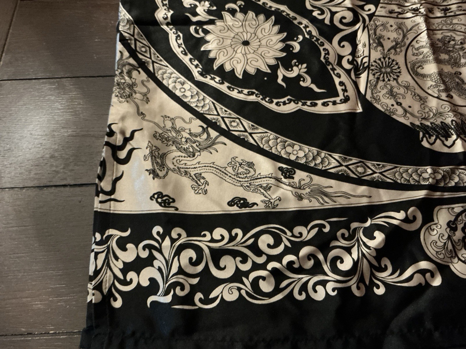 satin kimono 42″ long, plus size, dragon vase flower print, short sleeve, new