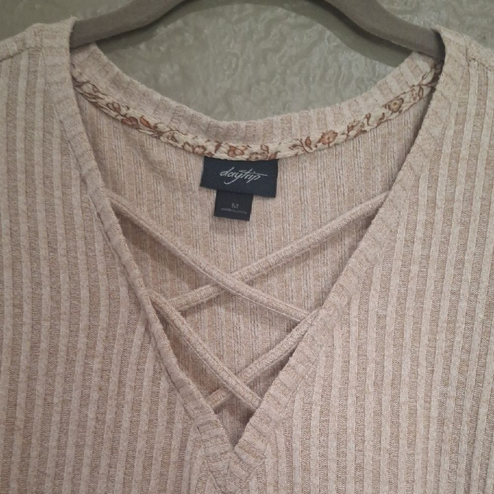 Daytrip Women’s Cream and Tan Striped Hoodie Size M