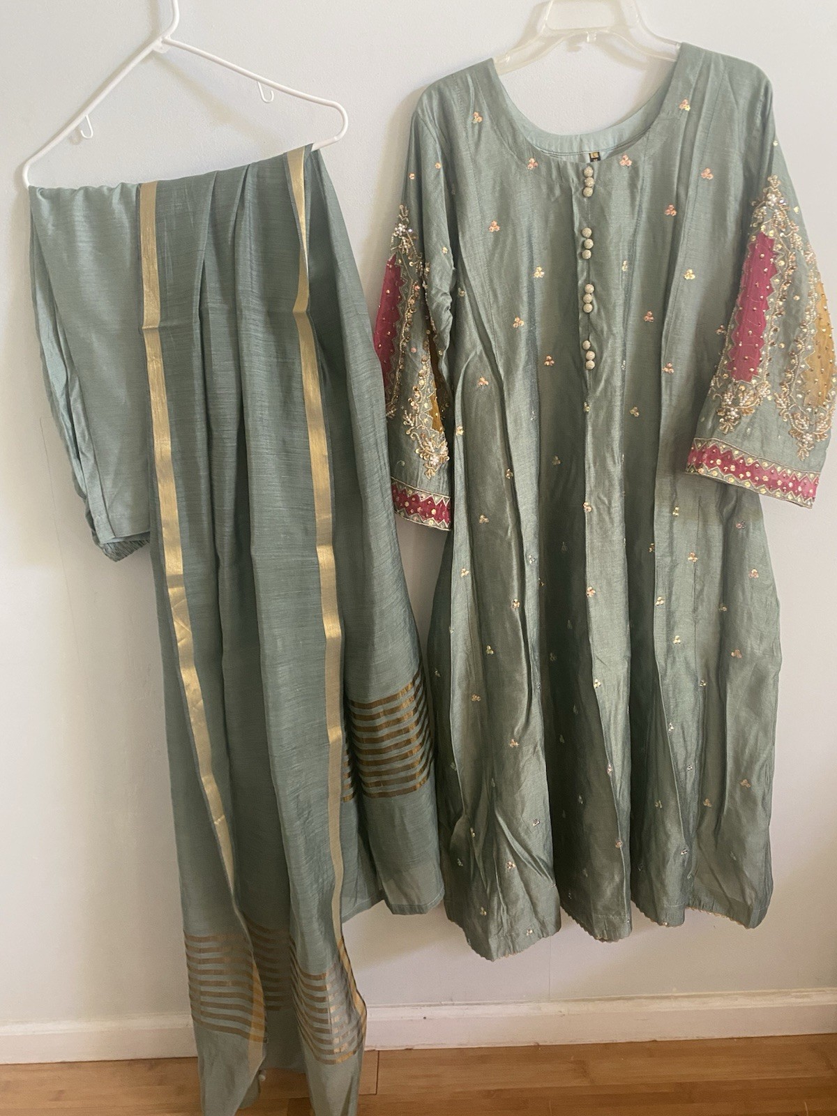 LM Pakistani Green Silk Embroidered Salwar Kameez Women’s M Traditional