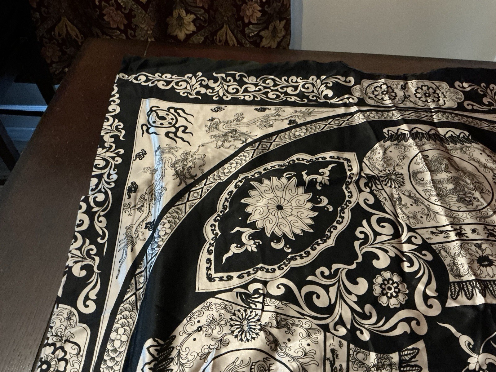 satin kimono 42″ long, plus size, dragon vase flower print, short sleeve, new