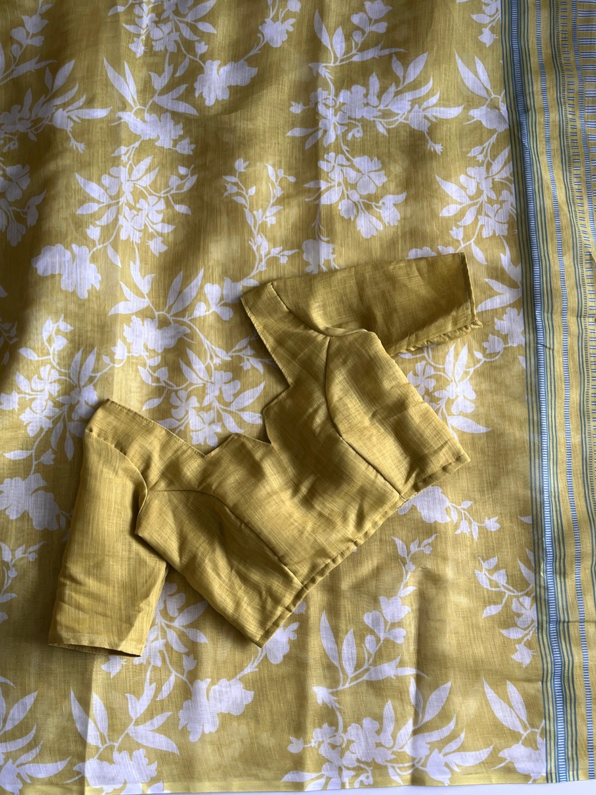 Premium linen saree with elegant print on all over the saree