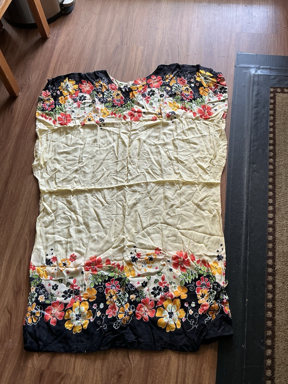 SHORT Sleeve Rayon Flower Caftan Kaftan Kimono Top, 44” Bust, 40” Long, Great