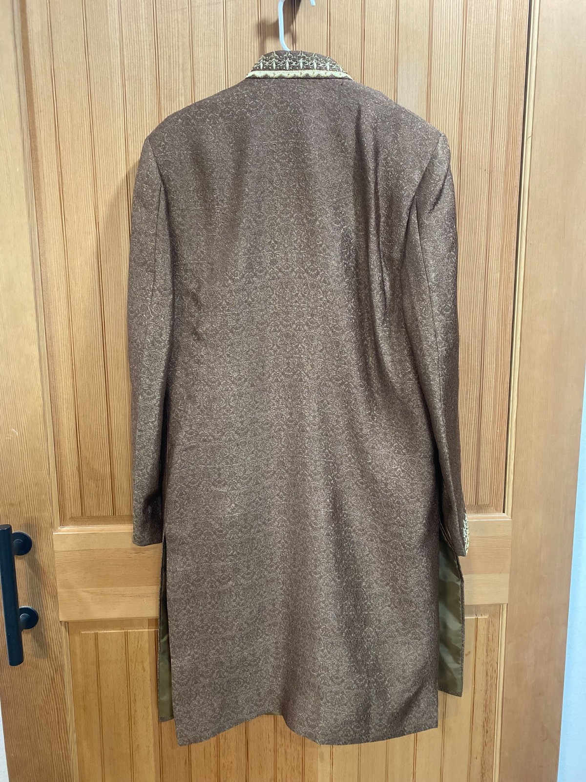 Sherwani Men’s Long Coat-like Formal Garment with Gold Embroidery