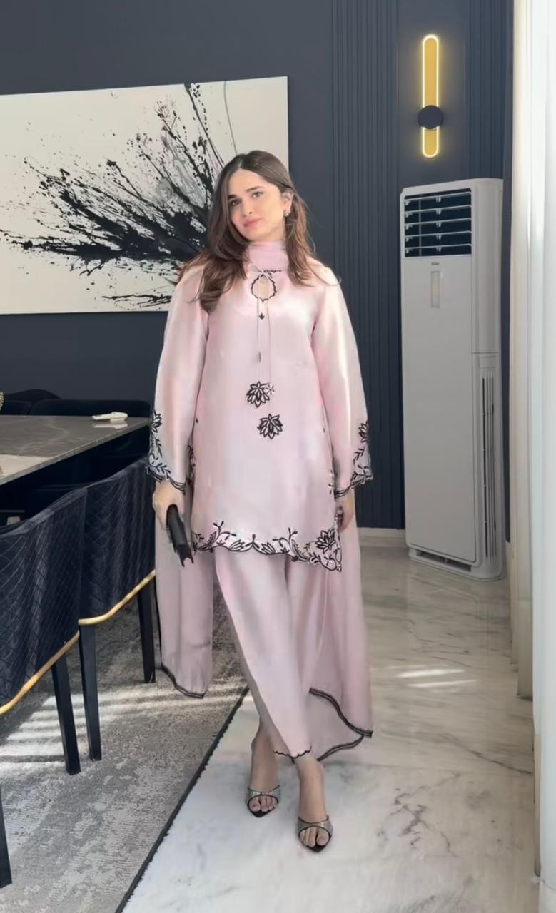 Women’s Pink Embroidered Pakistani Salwar Kameez 3Pc Suit with Chiffon Dupatta