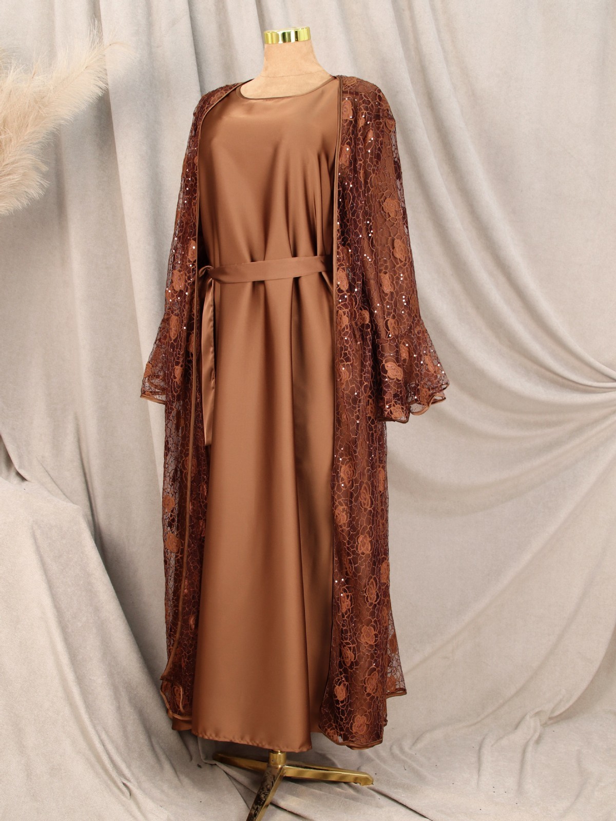 Muslim Women 2Pcs Lace Sequin Flared Sleeves Elegant and Dignified Banquet Robe