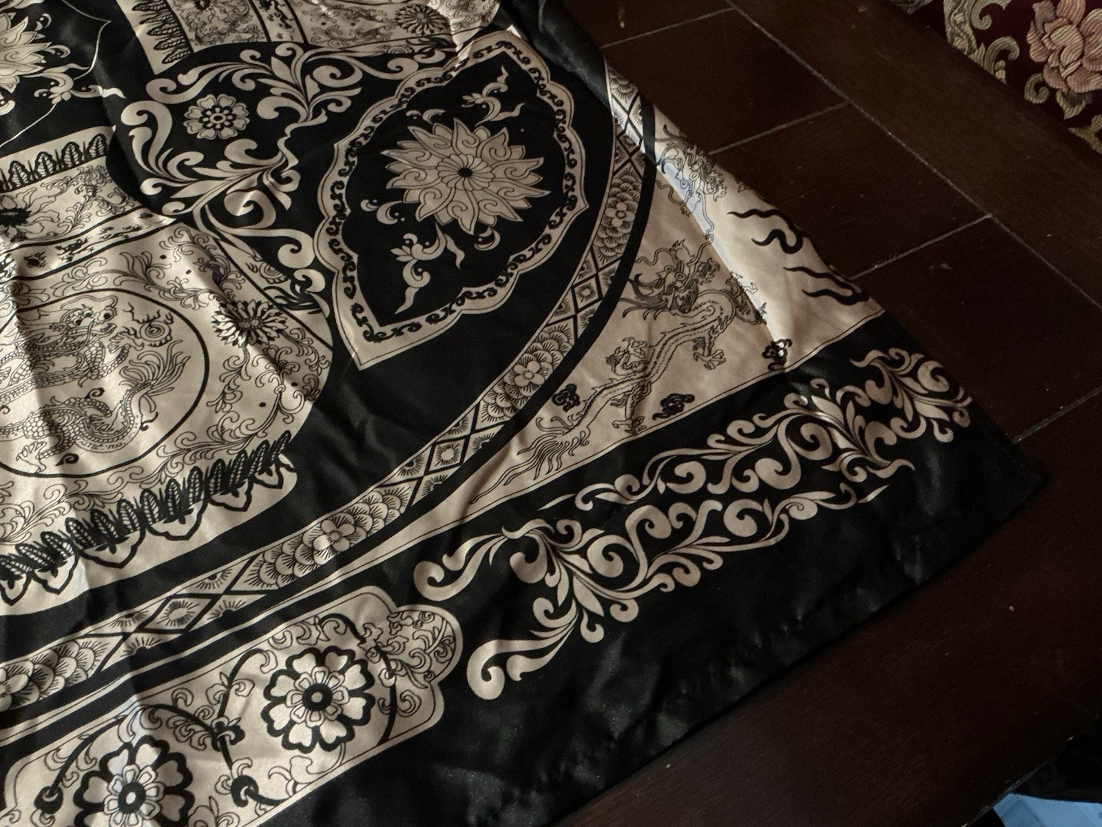 satin kimono 42″ long, plus size, dragon vase flower print, short sleeve, new