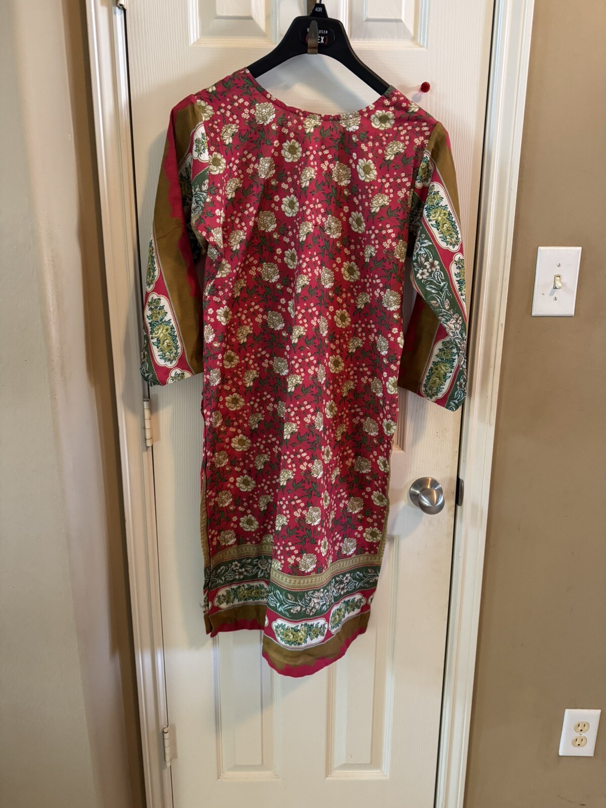 Woman Pakistani Designer Bin Saeed Printed Khaddar Kameez .