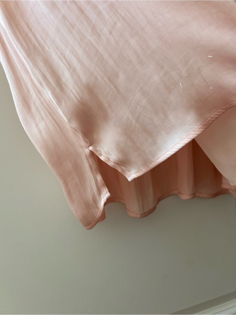 Banana Republic Ballet Pink Flutter Sleeve Ruffle V Neck Silky Blouse. SZ M. EUC