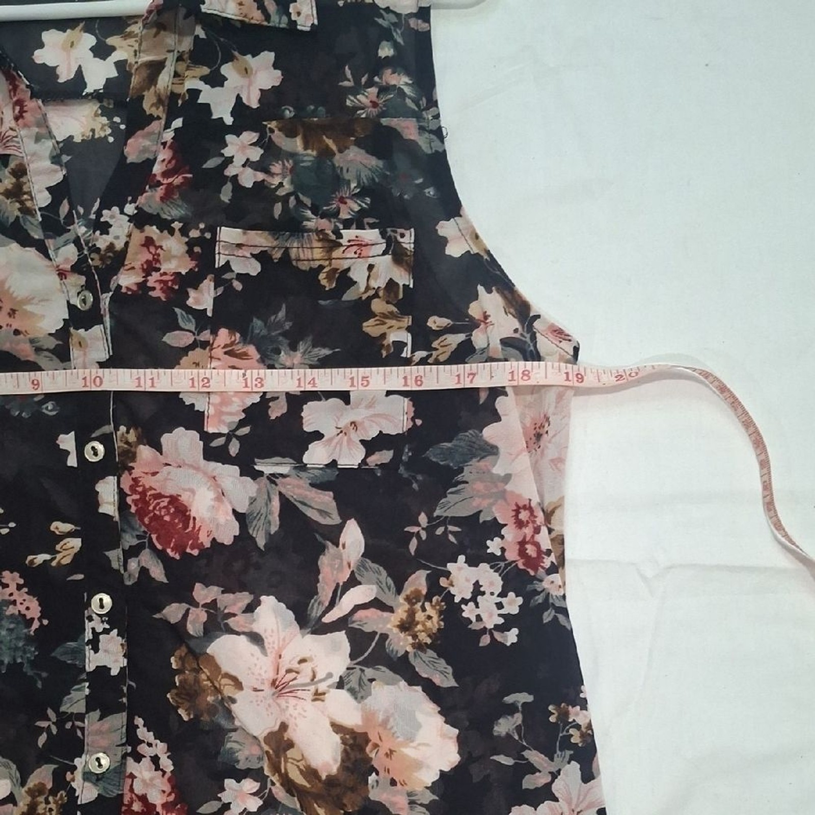 Siren Lily Wome’s Pink and Orange Sleeveless Blouse Notched Collar Size XL
