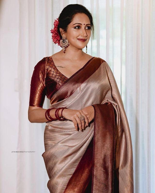 Women’s Banarasi Silk Kanjivaram Jacquard Saree With Unstitched Blouse Piece