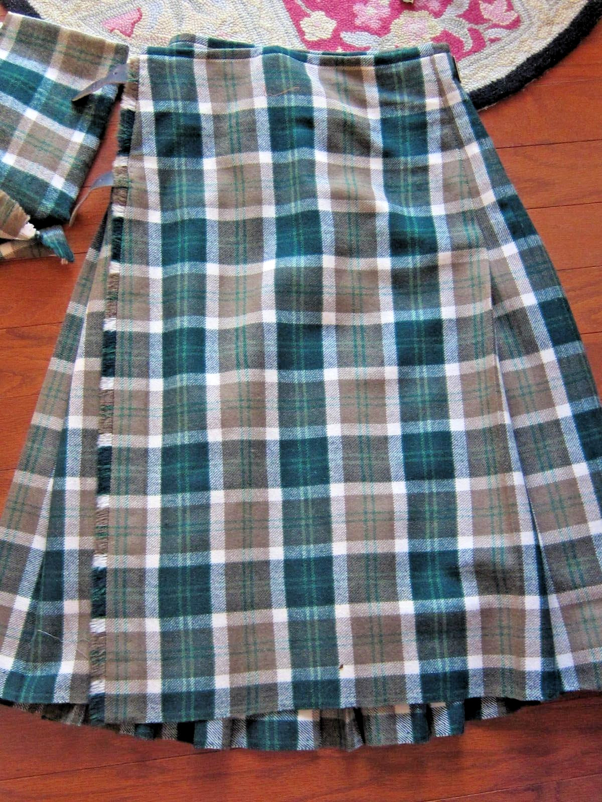 Womens Geoffrey Tailor Highland Royal Mile Scotland Wool Tartan Kilt & Scarf Sm