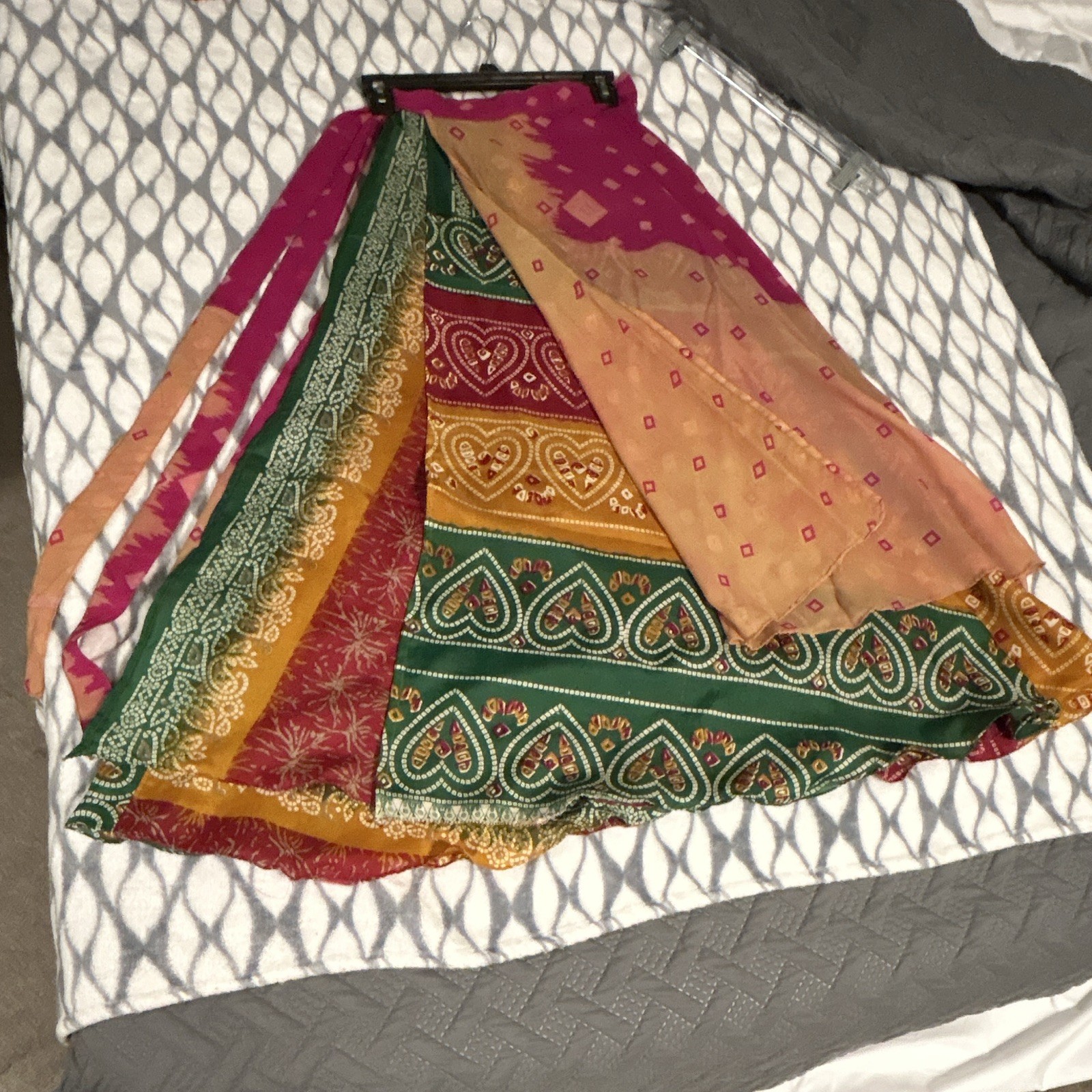 Handmade Women’s Woven Polyester Saree Pink Green Beige Gold Red Made in India