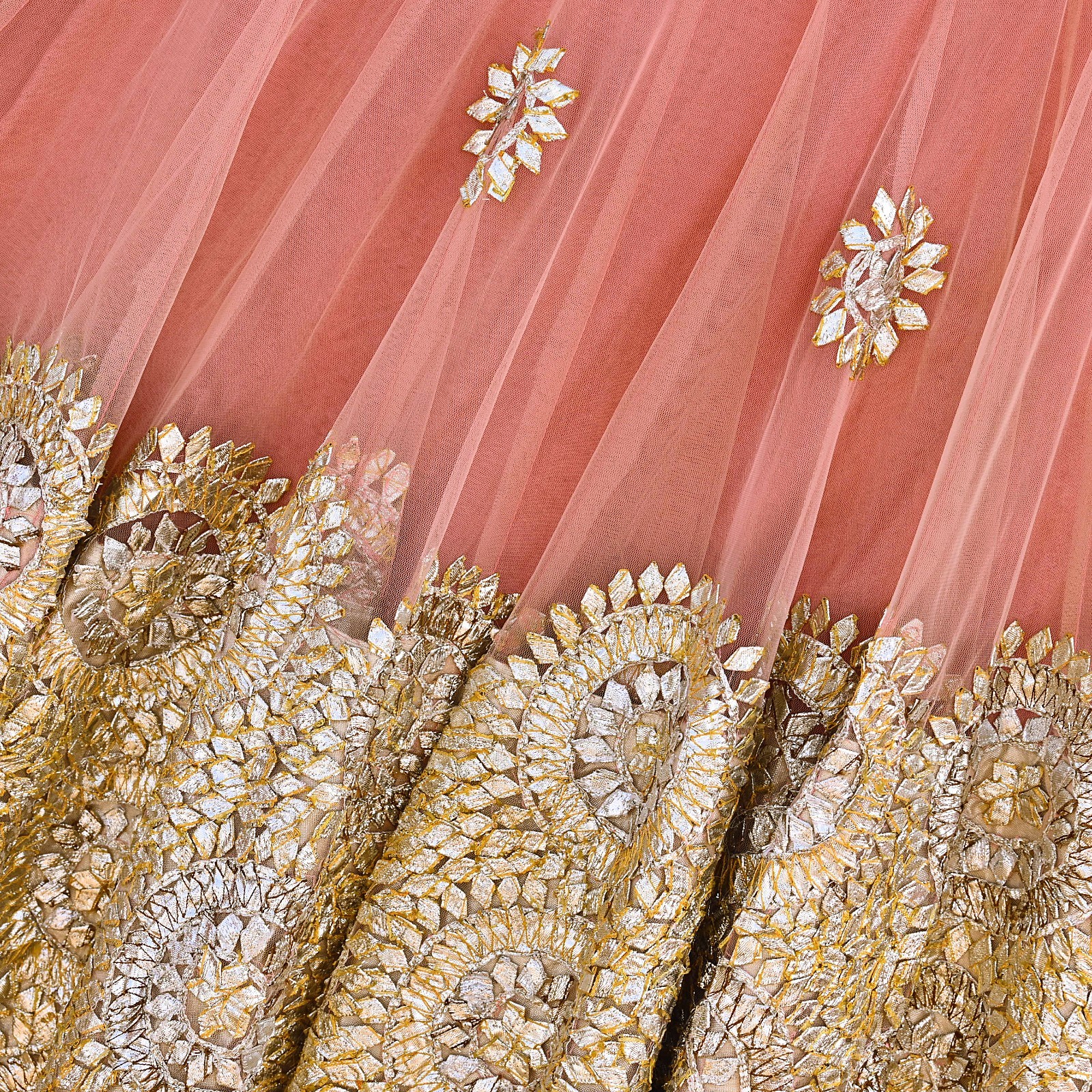 Pre-Owned Designer Abu Jani Hand Embroidered Peach Net Lehenga Skirt gota patti