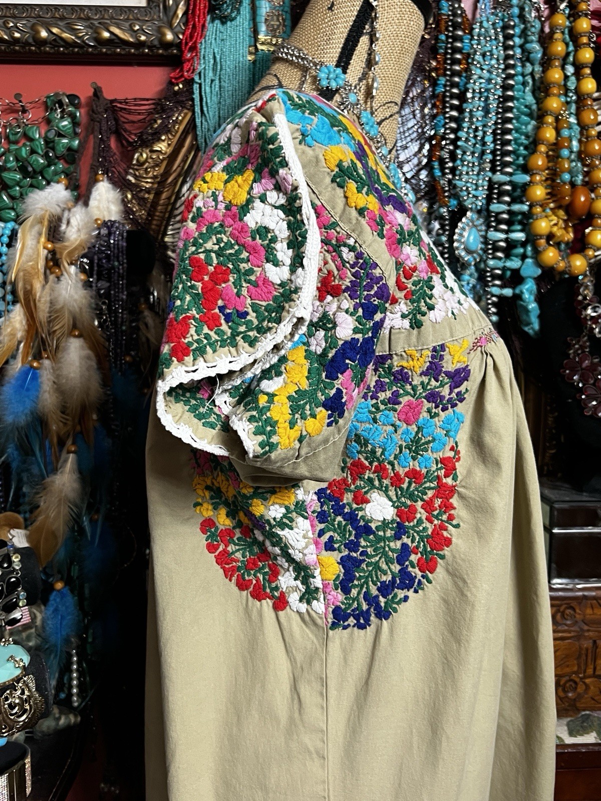 1970s VERY PRETTY MEXICAN OAXACAN KHAKI BIEGE MULTI COLOR EMBROIDERY DRESS M/L