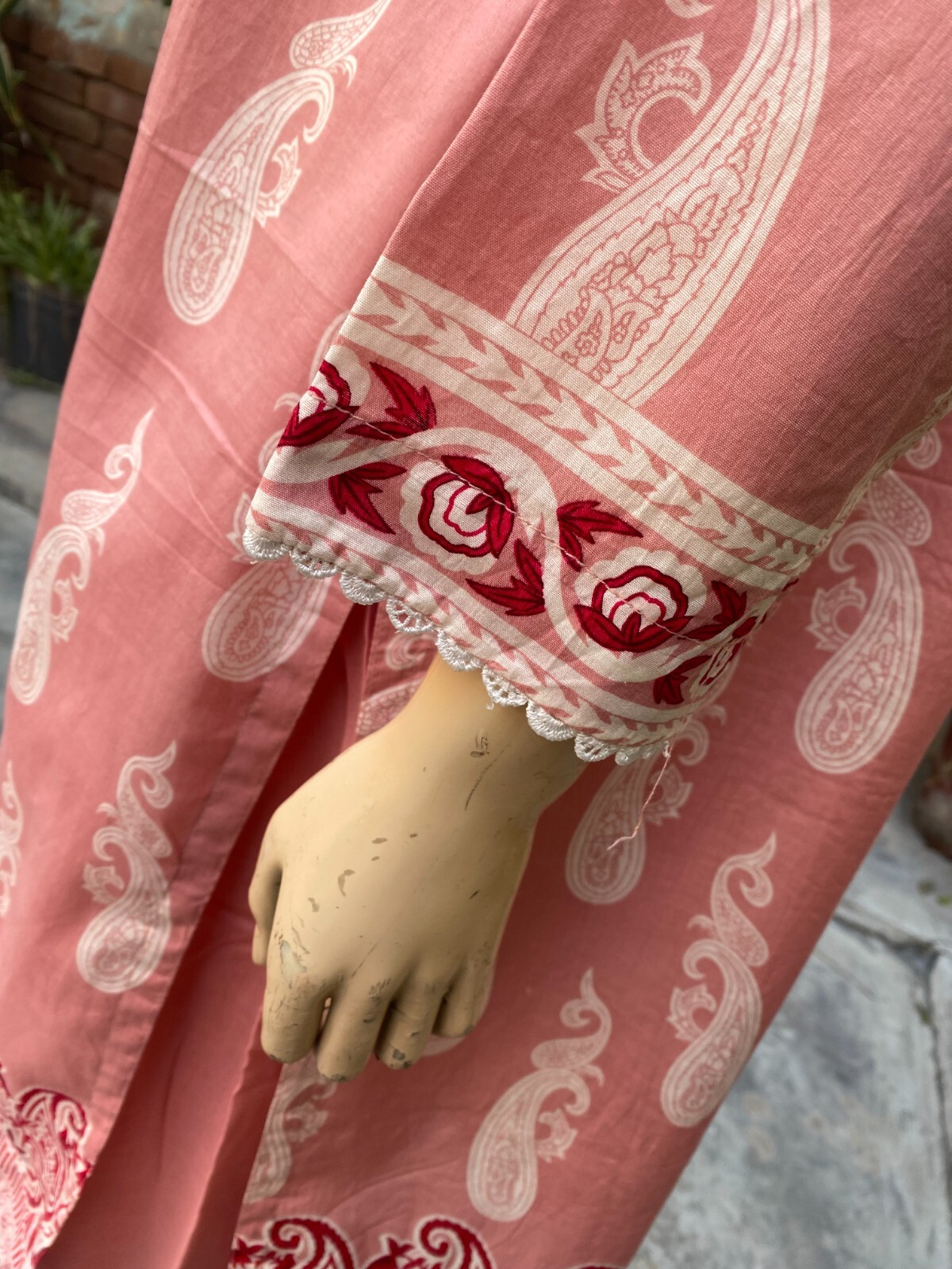 Pakistani Tea Pink Printed Straight Shirt 3-PCS Lawn Suit / Threadwork ,M