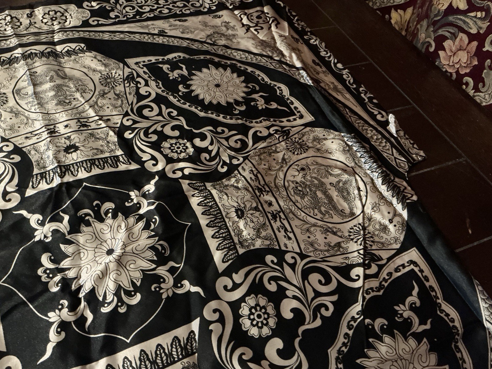 satin kimono 42″ long, plus size, dragon vase flower print, short sleeve, new