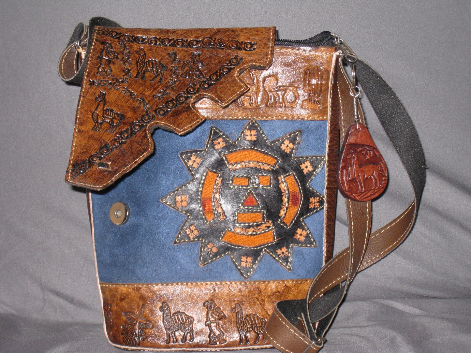 Maravilla del Mundo Machupicchu Artisan Handmade Peruvian Crossbody Leather Bag.