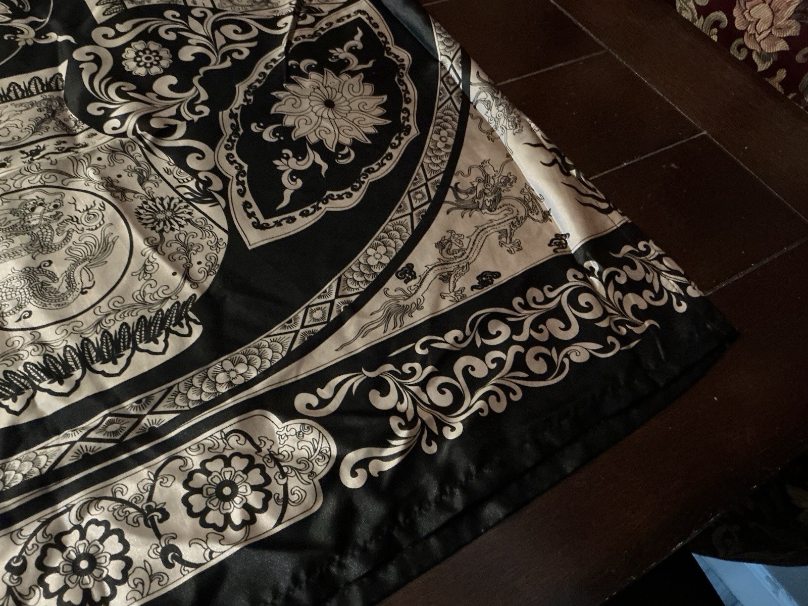 satin kimono 42″ long, plus size, dragon vase flower print, short sleeve, new