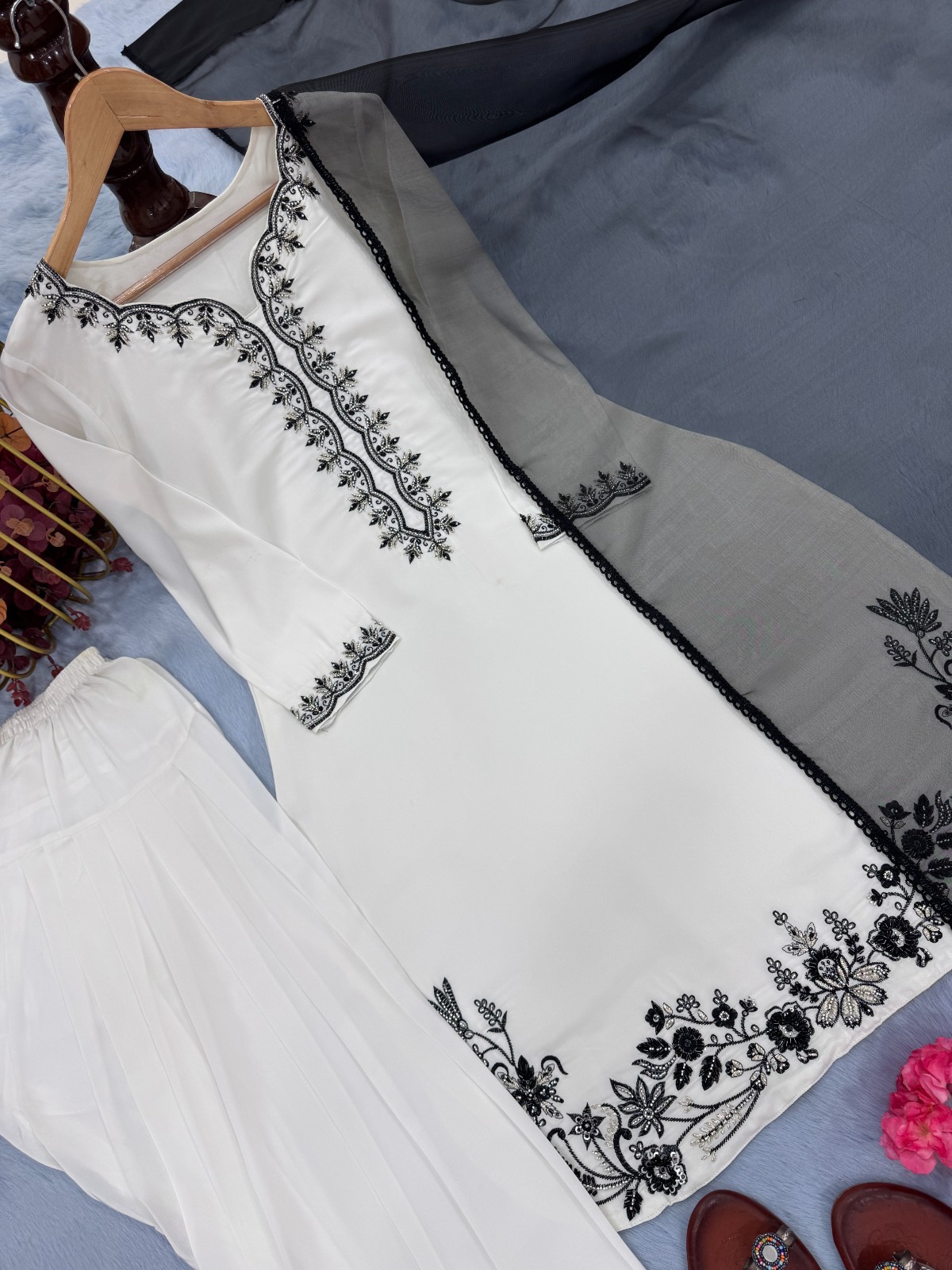 New Presenting White Natural Crepe Salwar Kameez With Dupatta For Women