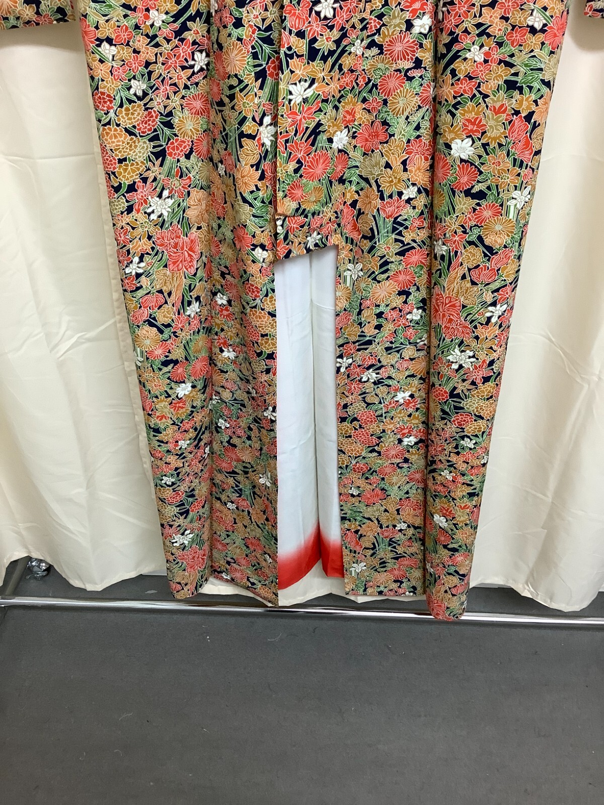 Japanese Vintage Kimono silk expensive Yuzen tradition length 61.81 inch used