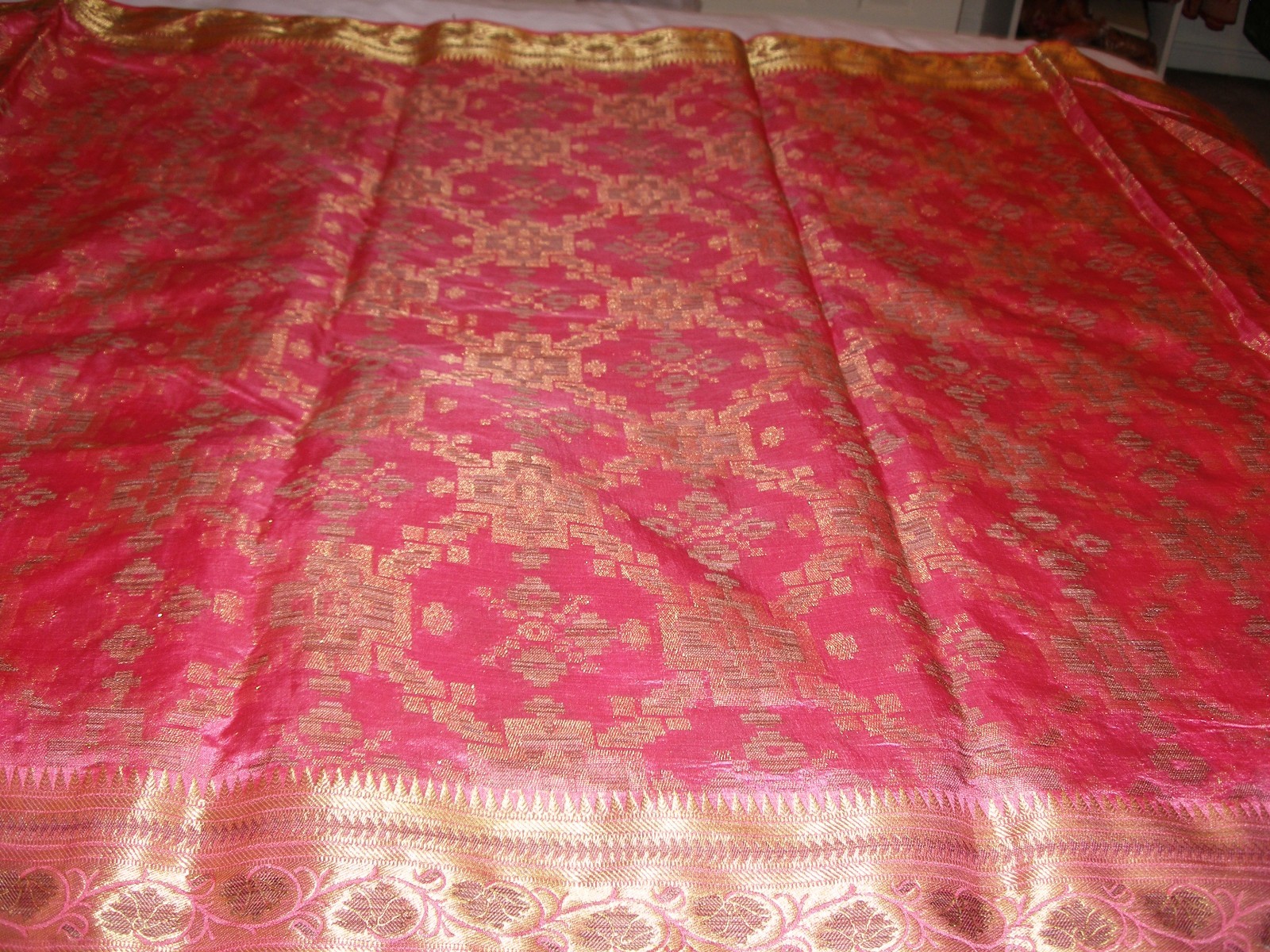 NEW SILK SARI WITH ZARI AND PINK COLOR