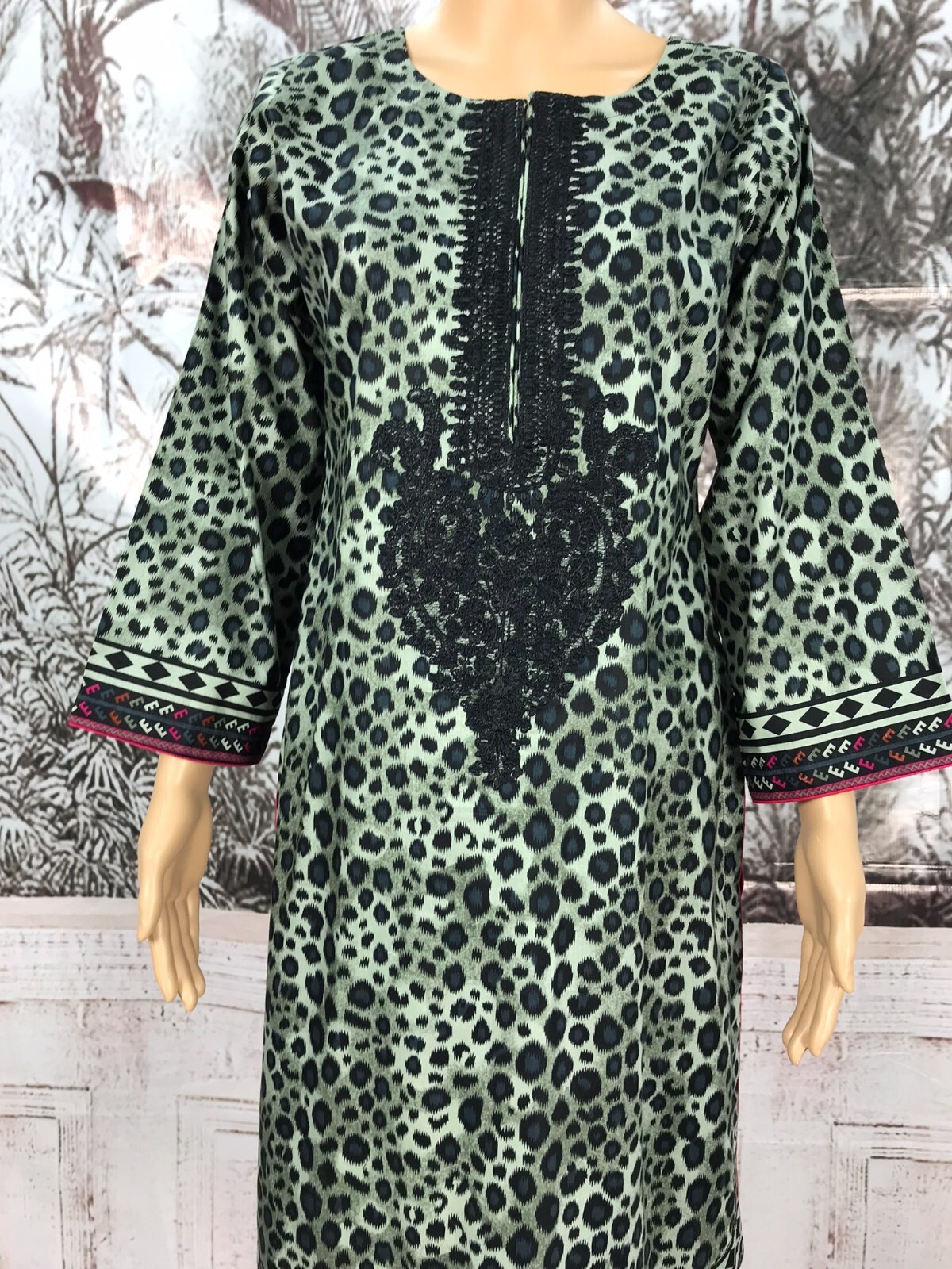 TAWAKKAL MAHRU EMBROIDERED LAWN Collection 3 PIECE SUIT READY TO WEAR