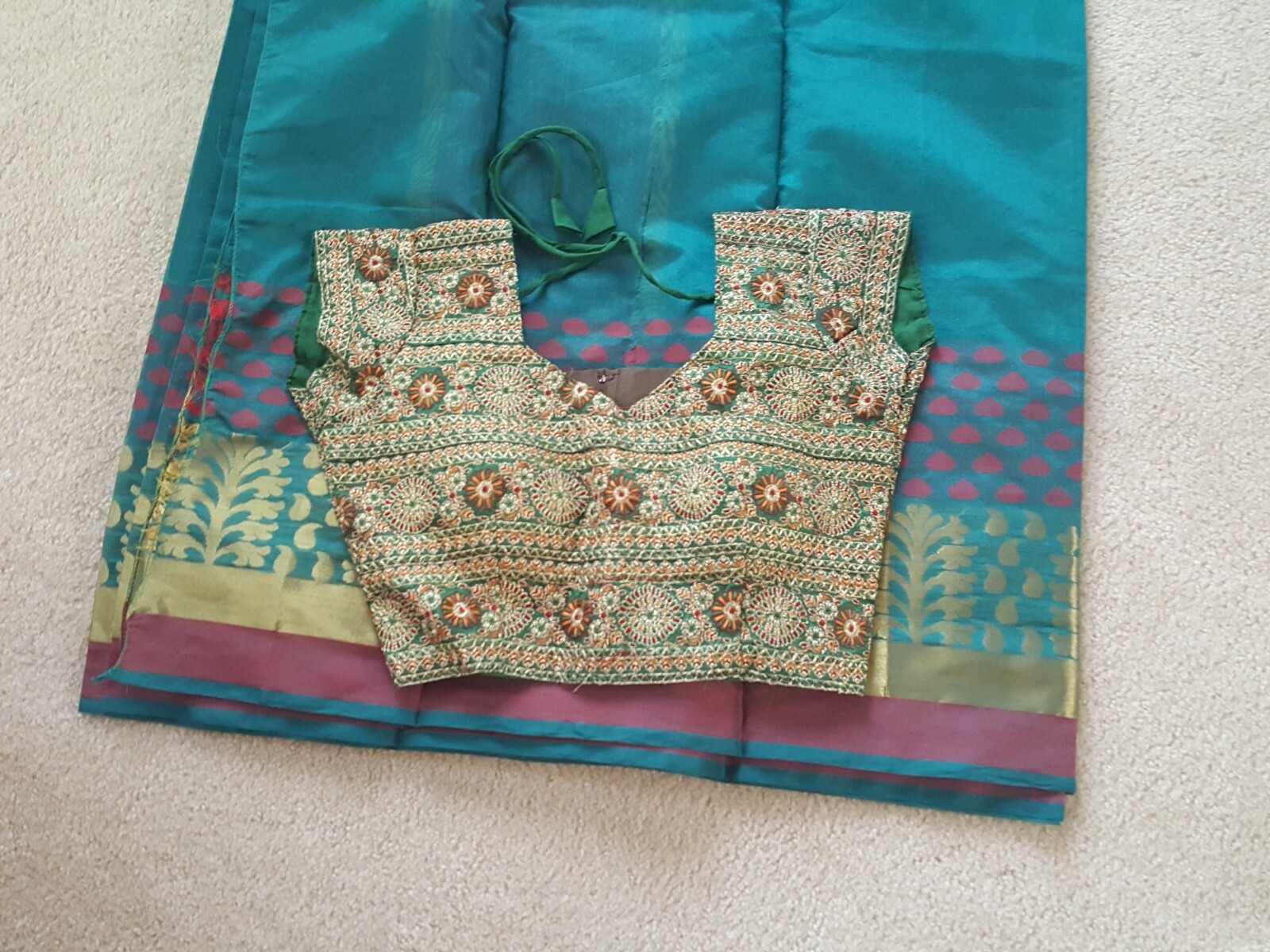 Gorgeous Teal/pink light weight saree/ Embroidered ready made blouse size 36