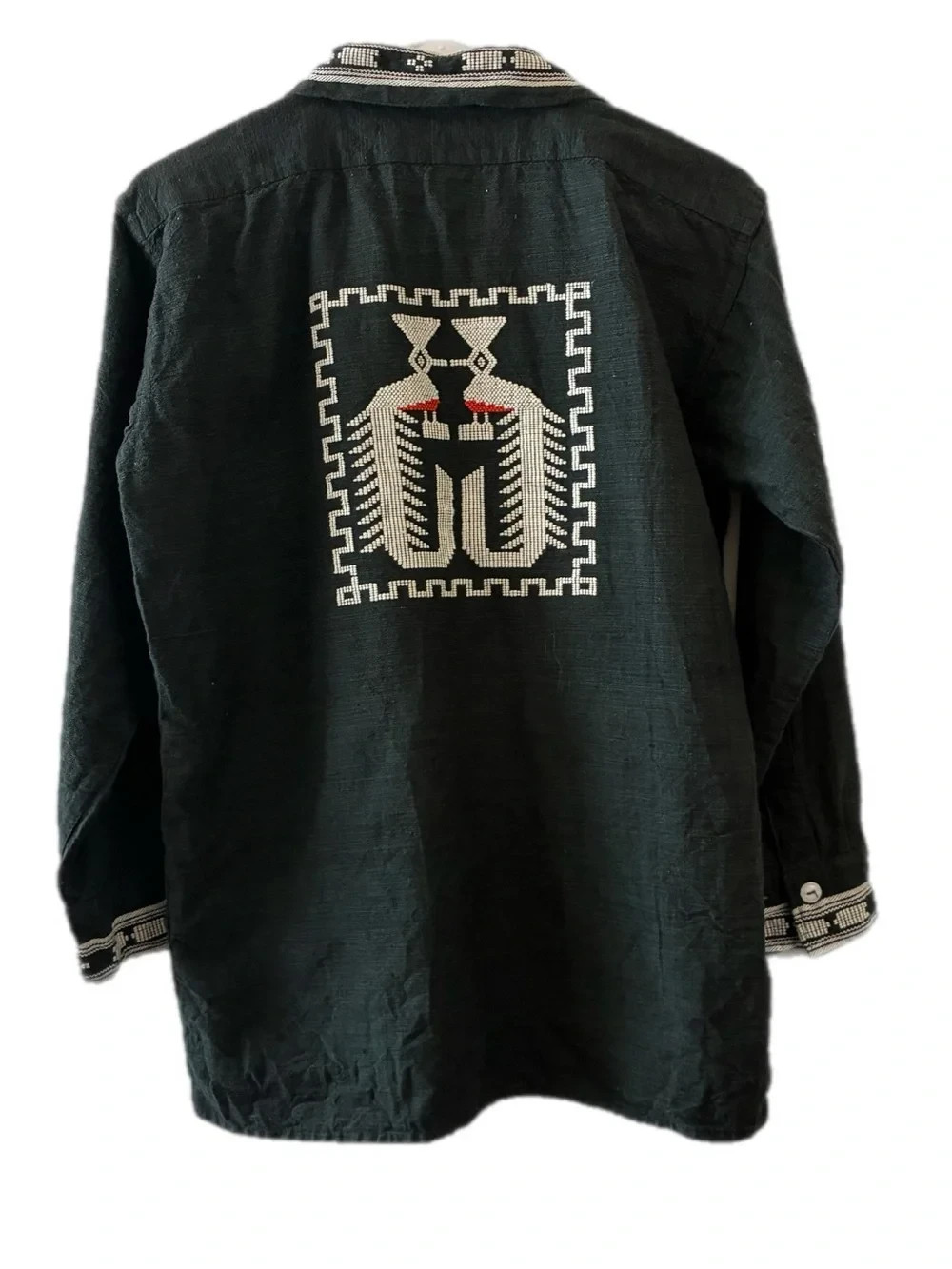 VINTAGE GUATEMALAN HAND EMBROIDERED QUETZAL BIRD BUTTON DOWN SHIRT, MEDIUM/LARGE
