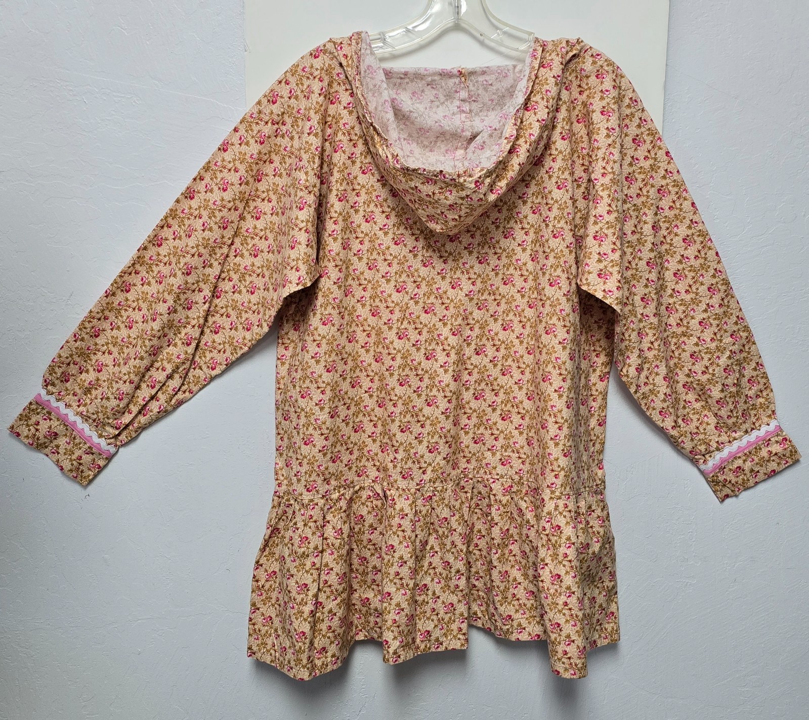 Alaska Native Eskimo Kuspuk Light Golden Tan with Pink & Red Roses Pullover sz L