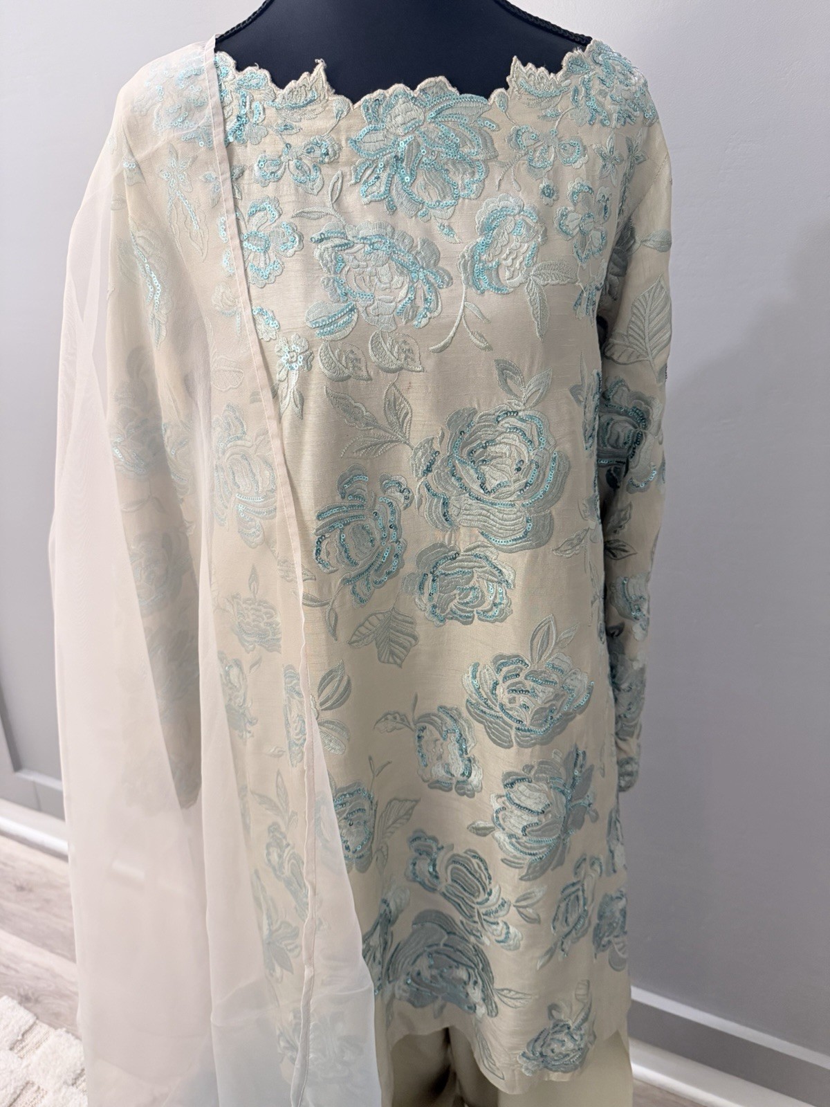 Farshi Shalwar Suit 3 Piece, Size Medium, Zara Shahjahan