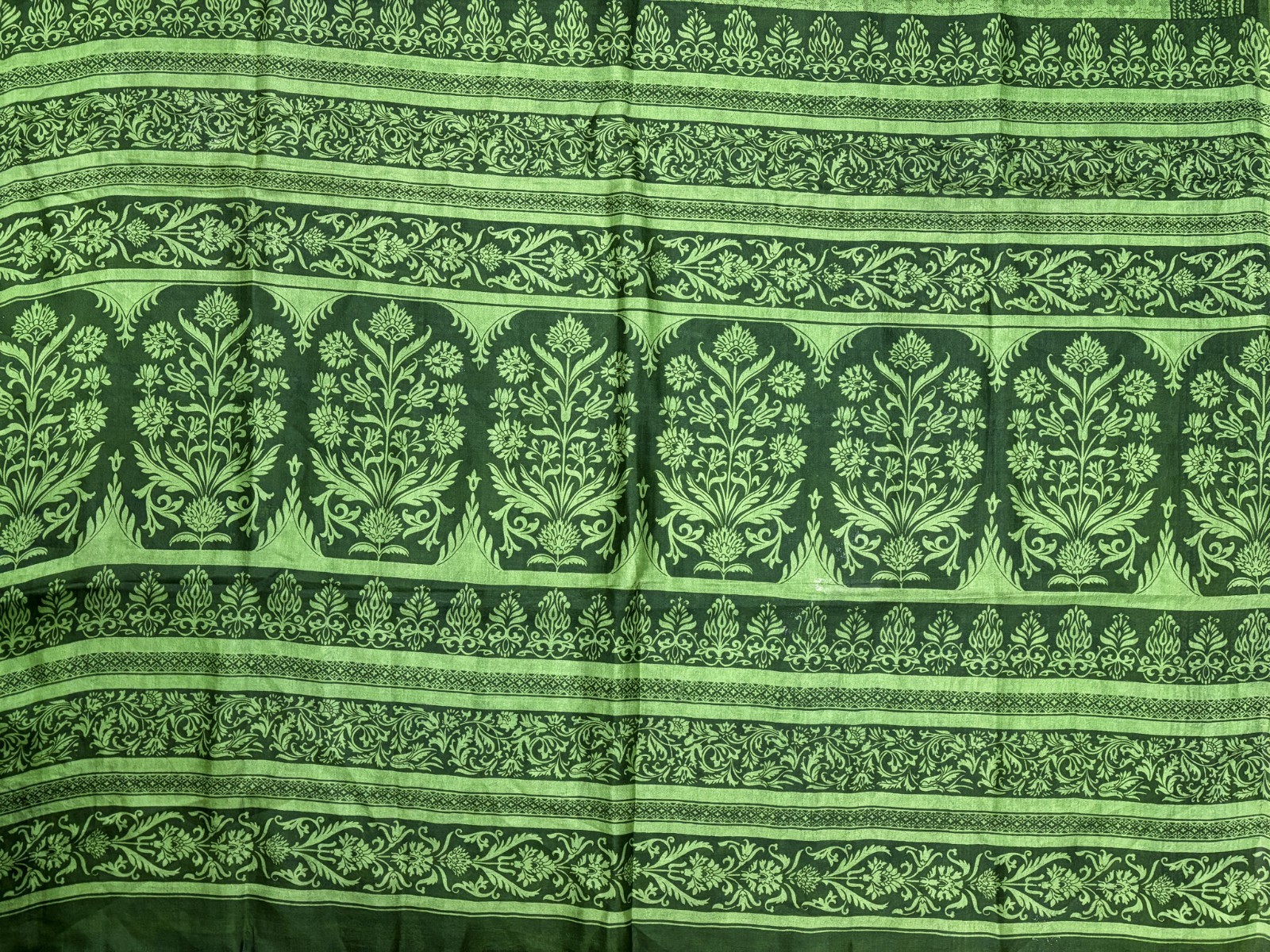 Vintage Silk Saree for Crafting, Sewing, Quilting, Upcycled Projects SS2568