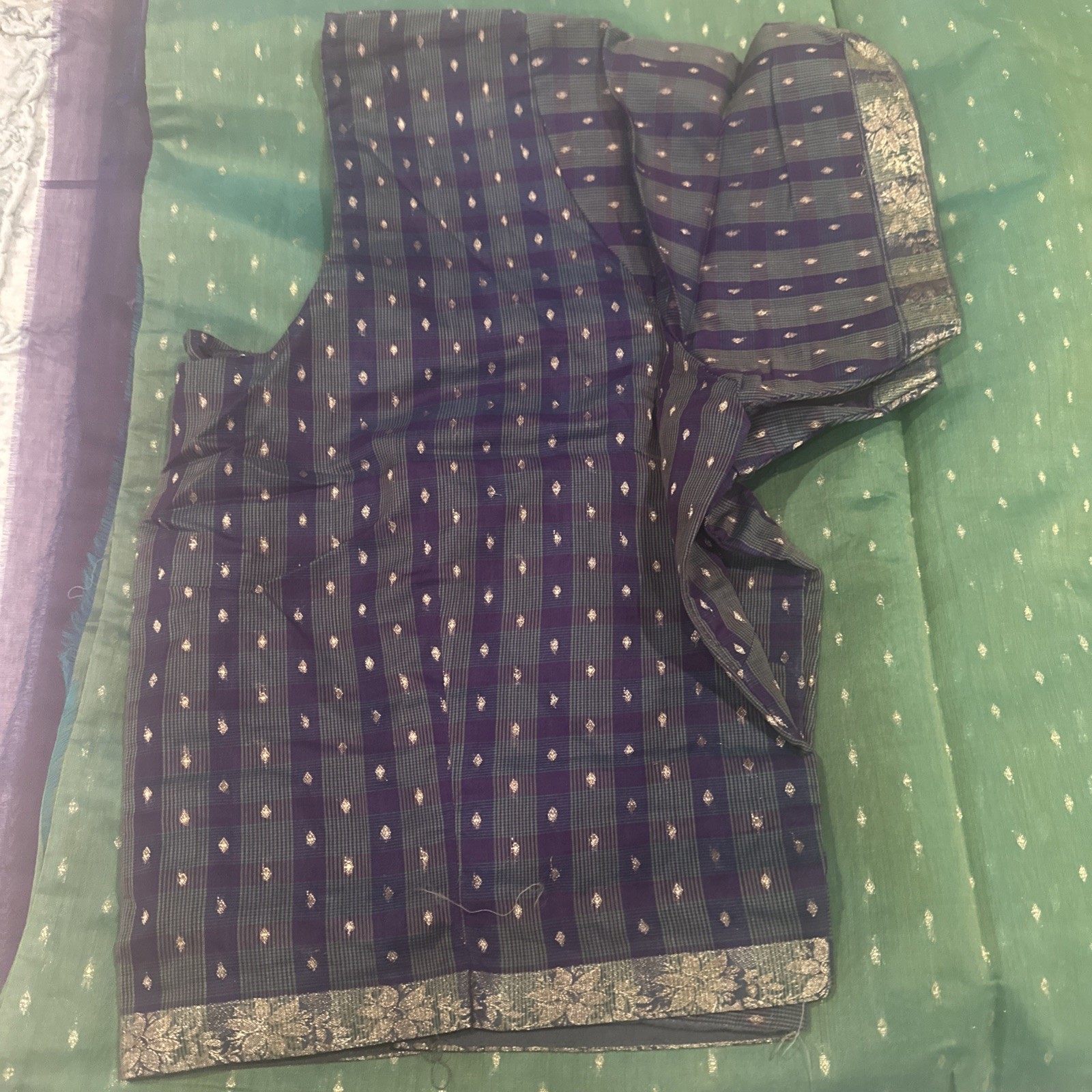 Very Pretty Green Saree,Blue Border & Pallu,Stitched Blouse,cotton tissue mixed