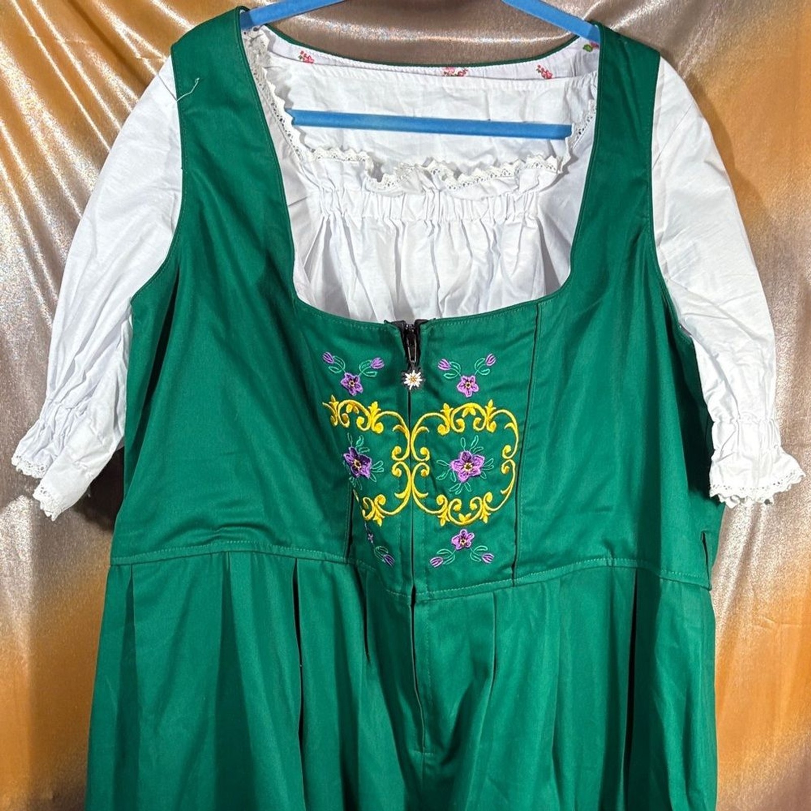 Drindl Trachten Haus xxxl Green Embroidered Dress with White Blouse 400