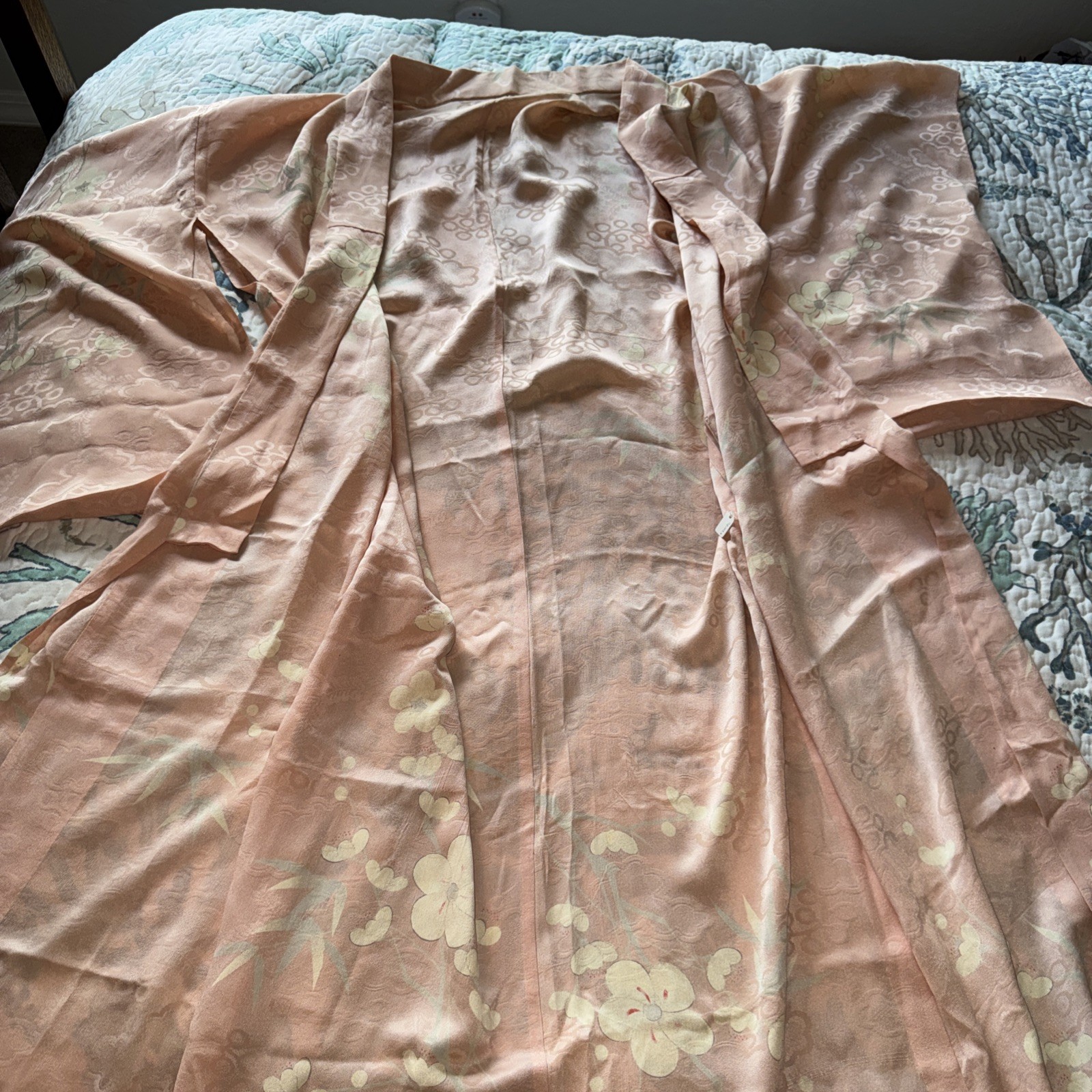VINTAGE Kimono / Yukata SILK, peach floral design, lightweight ROBE