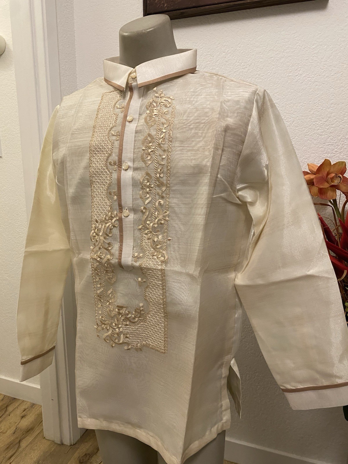Barong Tagalog Men 2XL Organza W/ Fiber & Embroidery Accent Double Lining.
