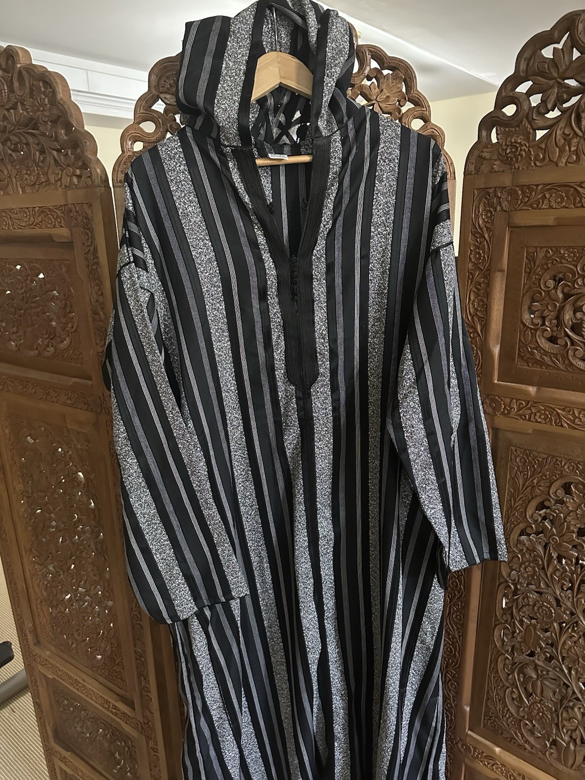 Men’s Moroccan Black White Striped Thobe Size 60