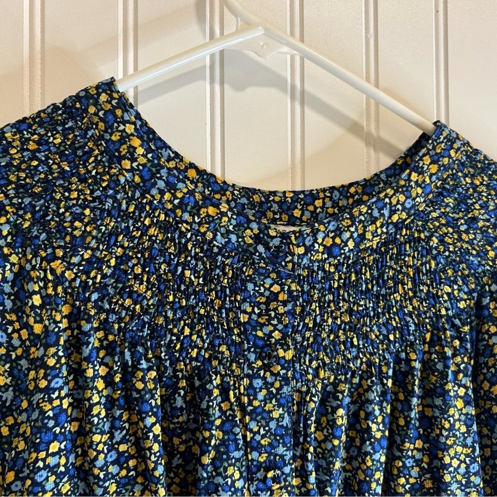 Croft & Barrow women Blue and Yellow Floral Top long sleeeve.