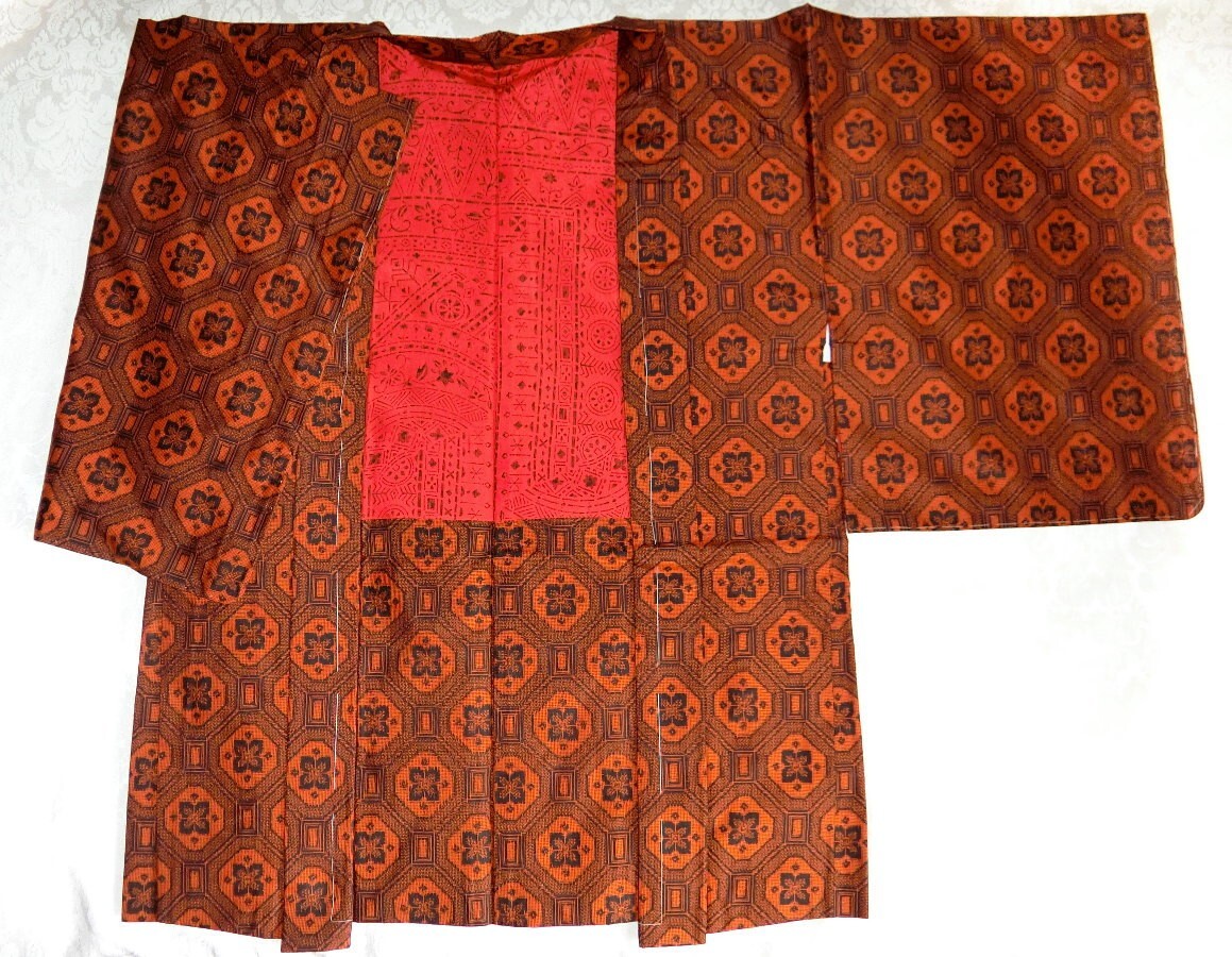 A handmade Japanese kimono-style cardigan “Haori” made from Oshima Tsumugi silk2