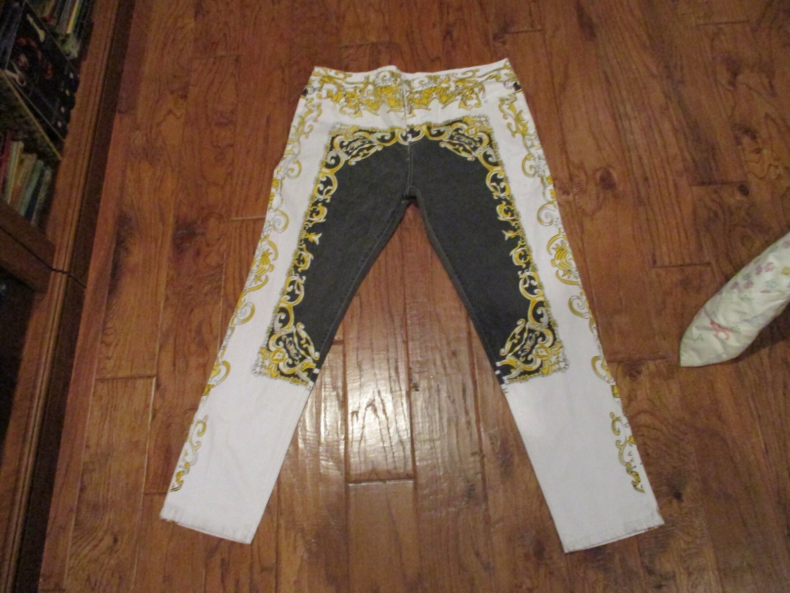 White Jean w/black & gold 97% Cotton 3% Spandex Size 40 Mexican Parties Wedding