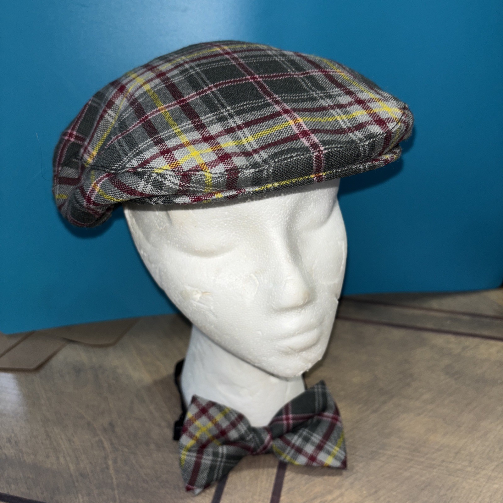 Ingles Buchan Wool Flat Cap Golf Tartan Plaid w/ Matching Tie Made in Scotland